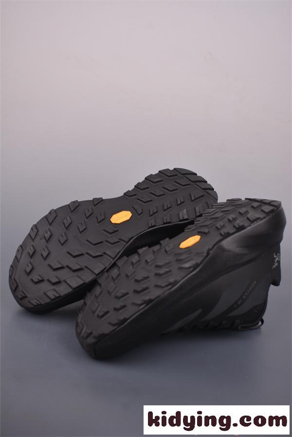 ARCTERYX ブラック スニーカー ロゴアクセント アークテリクス スーパーコピー 軽量設計 アクテ ィブ-3
