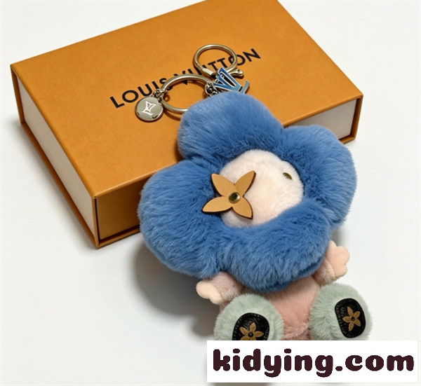 芸能人愛用2026トレンドルイビトンキーホルダーコピーAnger Forestシリーズ人気LOUIS VUITTON-0
