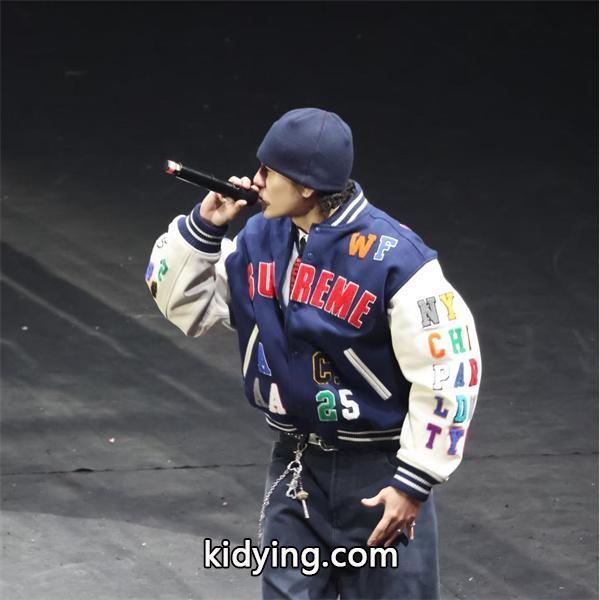 ネイビー×ホワイト 2025秋冬 カラフルロゴ Supreme シュプリーム 偽物 スタジャン-0