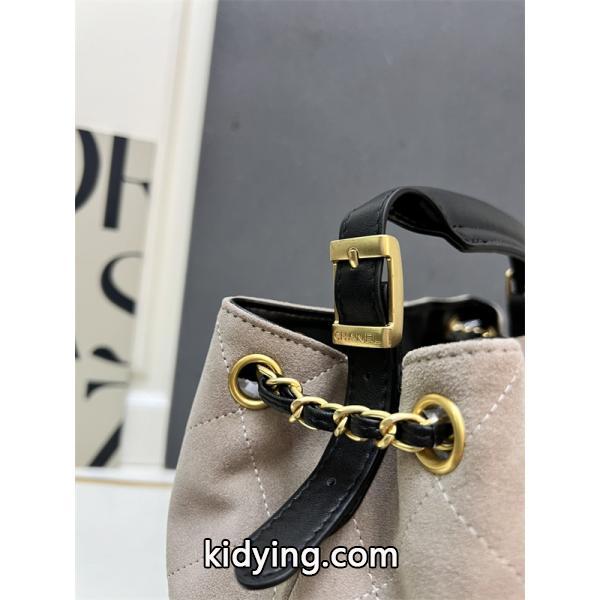 ベージュ & ブラック コントラストデザイン チェーンアクセント シャネル 偽物 トートバッグ Chanel 2025秋冬-2