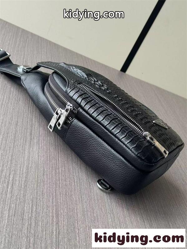 ワンショルダーバッグ レザー調 メンズライク仕様 PRADA プラダ コピー バッグ 外出対応 実用派モデル 今季チェック-4