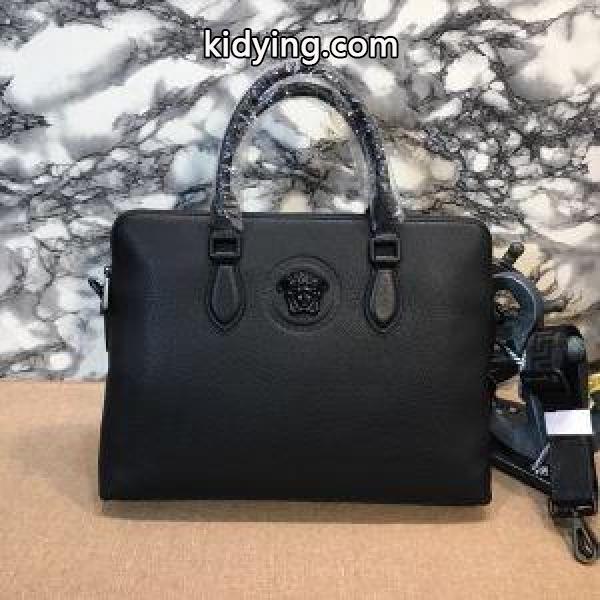 ビジネスバッグ 真冬でおしゃれに着こなす ヴェルサーチ 冬のお出かけの相棒に VERSACE 秋冬トレンドを取り入れたコーデを楽しむ_ヴェルサーチ VERSACE_ブランド コピー 激安(日本最大級)-0