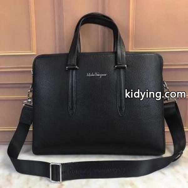大人っぽく見せてくれるコレクション新品 フェラガモ ferragamo バッグ 人気 メンズ ビジネスバッグ コピー ブラック 最低価格-0