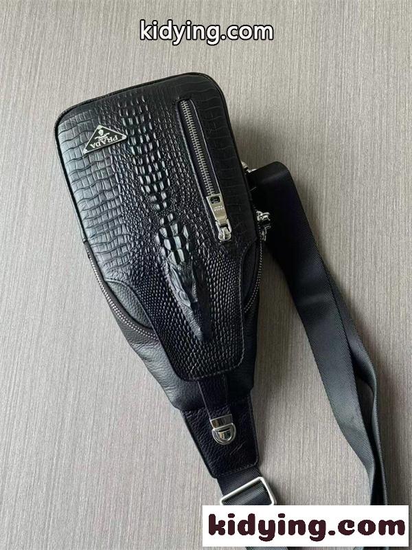 ワンショルダーバッグ レザー調 メンズライク仕様 PRADA プラダ コピー バッグ 外出対応 実用派モデル 今季チェック-5