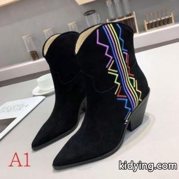 秋冬のコーデの強い味方 ヴァレンティノ2色可選 防寒とおしゃれを両立させるコーデ VALENTINO レザーブーツ 寒い季節の王道アイテム_ヴァレンティノ VALENTINO_ブランド コピー 激安(日本最大級)-0