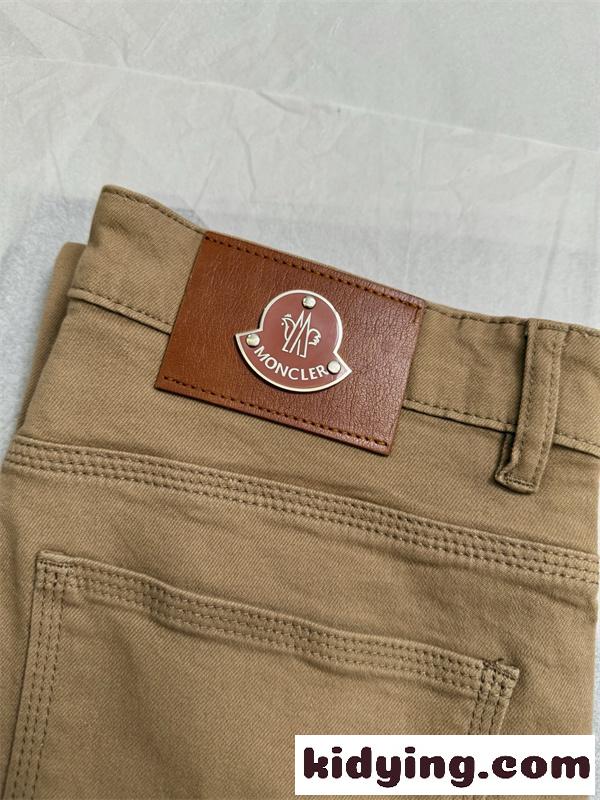 ベージュデニム ストレートパンツ ナチュラルカラー MONCLER モンクレール コピー デニムパンツ 日常使い向け 軽やかスタイル-3