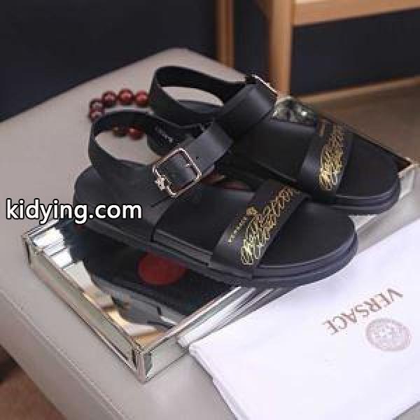 サンダル 2019夏絶対見逃せない人気 ヴェルサーチ高感度なセレブたち愛用 VERSACE 夏の暑い日にも快適に 海外セレブが注目アイテム_ヴェルサーチ VERSACE_ブランド コピー 激安(日本最大級)-0