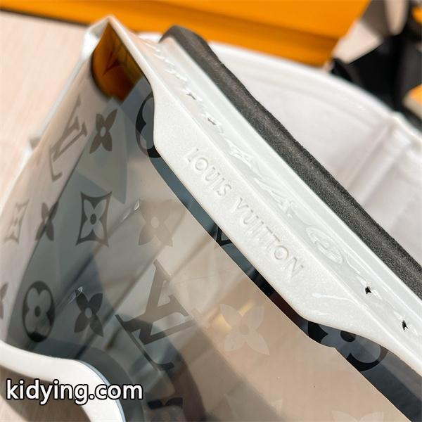今回大特価 ルイ ヴィトンスキーゴーグルコピーLOUIS VUITTON デザイン性の高い 高級感がアップブランド コピー 激安(日本最大級)-5