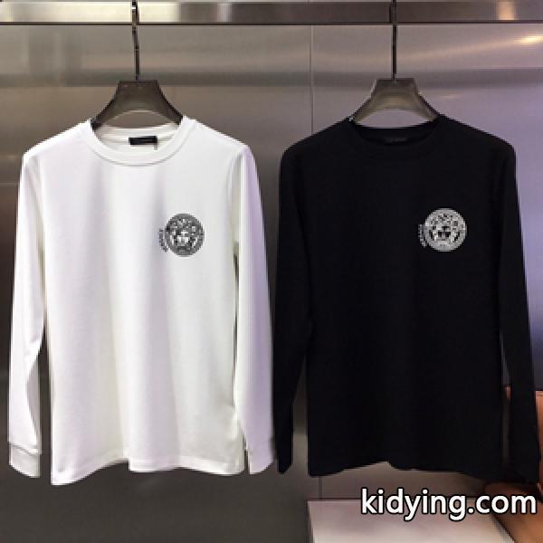 今年人気の定番VERSACEコピー 長袖tシャツ 柔らかな肌触り シンプルな丸首ネックデザイン インナー-0