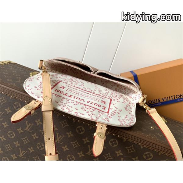 新作 ルイヴィトン M15134☆☆ LV Travels With Grace Coddington 2025トレンドルイヴィトンショルダーバッグコピー 激安(日本最大級)-7