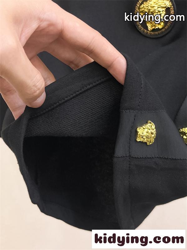 VERSACE 高級感 ゴールド エンブレム ハーフパンツ ブラック ストリート 主役級 ヴェルサーチ コピー-6
