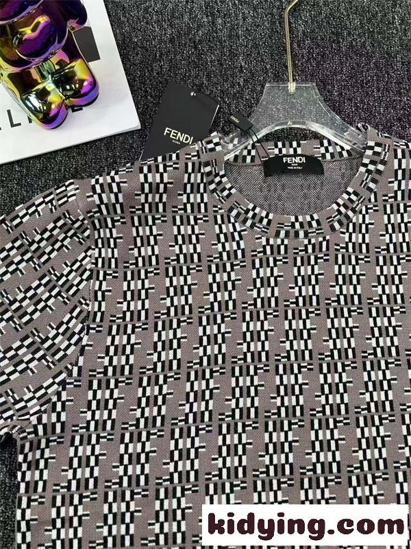 半袖Tシャツ FENDI コピー フェンディ 総柄グラフィック モダンスタイル 2026春夏新作-3