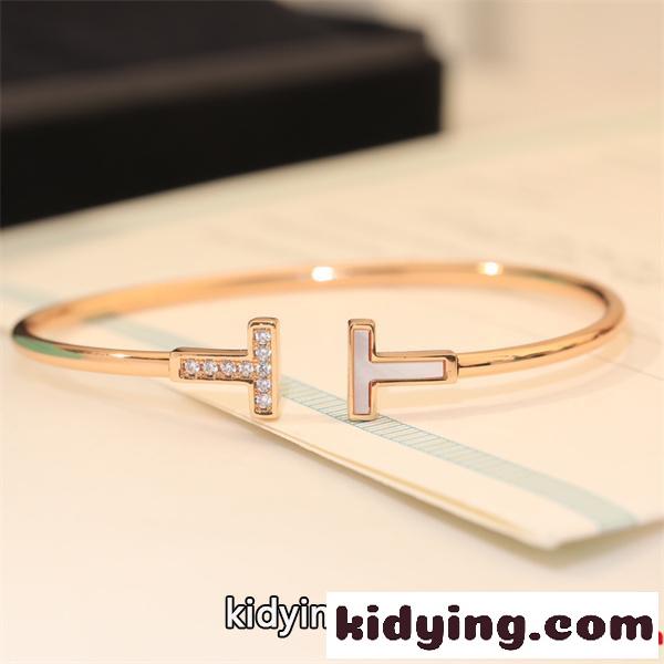 ティファニーブレスレットコピー Tiffany ＆ Coトレンド上品冬流行色紹介ファッション_スーパーコピーブランド激安通販 専門店-0