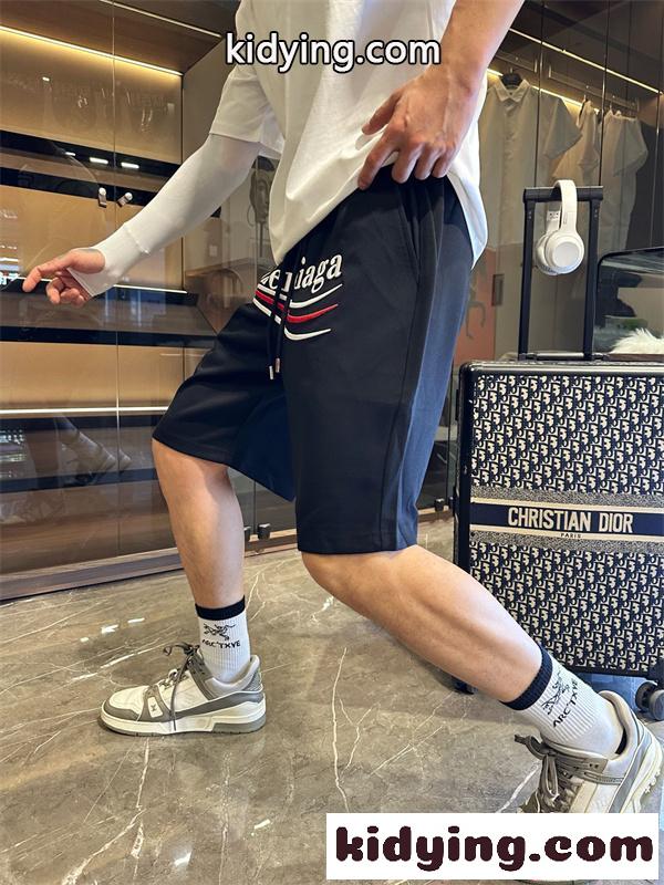 バレンシアガ コピー ハーフパンツ BALENCIAGA プリント スポーティー インパクト おしゃれ 夏コーデ-1