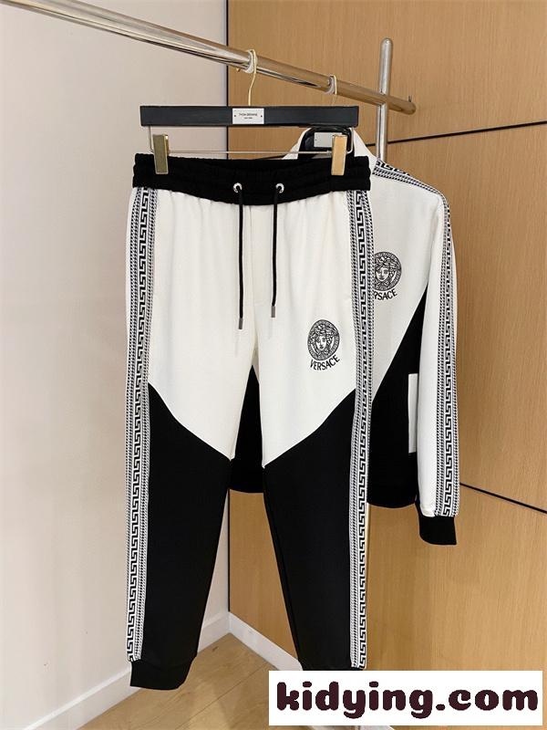 人気商品登場 2026秋冬 VERSACE ヴェルサーチ 上下セットコピー 激安(日本最大級)-2