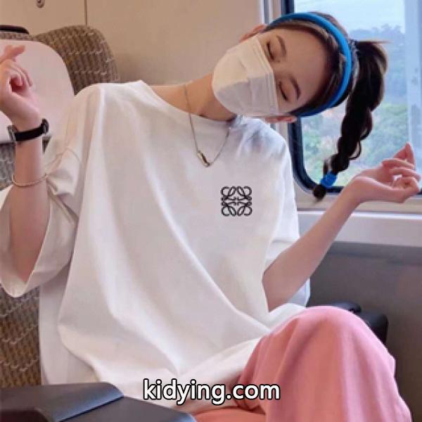 この夏最も勢いのあるブランド LOEWE ロエベ コピー tシャツ 半袖 胸元ロゴ 気兼ねなく着られる 2色展開-0