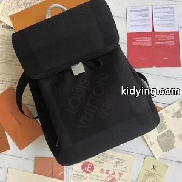リュック 着こなしの幅が広がる ルイ ヴィトン秋冬ファッションをおしゃれに着こなし LOUIS VUITTON 最新秋冬トレント 真冬には大注目_ルイ ヴィトン LOUIS VUITTON_ブランド コピー 激安(日本最大級)-0