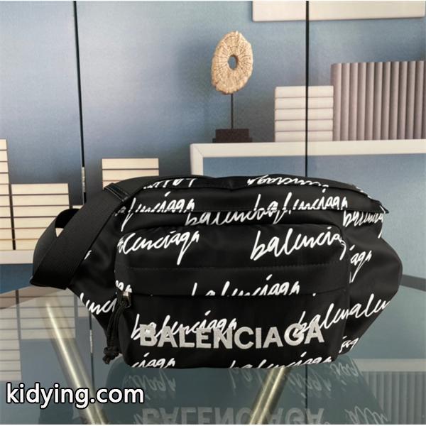 レディースバッグ 有名ブランドです バレンシアガ着こなしを楽しむ BALENCIAGA 争奪戦必至_バレンシアガウェストポーチ_スーパーコピーブランド激安通販 専門店-0