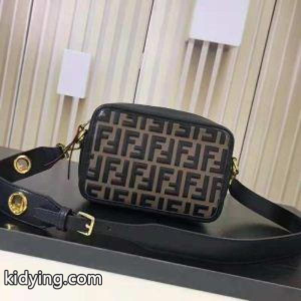 今季注目 フェンディ 今季流行り FENDI 数量限定特売品 ショルダーバッグ 海外流行_フェンディ FENDI_ブランド コピー 激安(日本最大級)-0