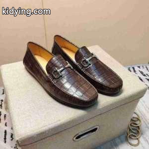 2019年秋冬最新のトレンド ローファー この秋トレンドに合わせる着こなし サルヴァトーレフェラガモ FERRAGAMO 秋冬ファッションをバランスよく仕上げる_フェラガモ FERRAGAMO_ブランド コピー 激安(日本最大級)-0