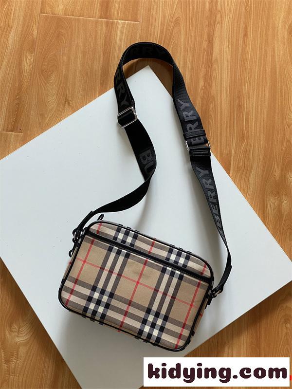 落ち着いた感覚 2026 バーバリーショルダーバッグコピーBURBERRY   メンズバッグ_ブランド激安通販 専門店-1