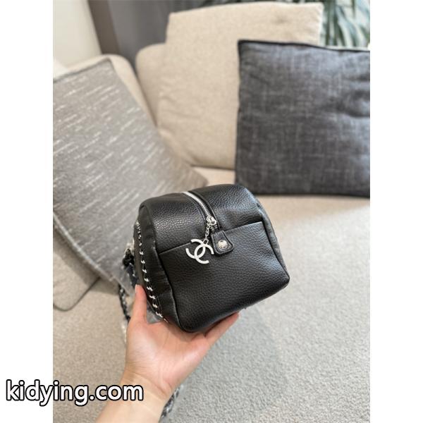 2025秋冬 シーズン限定 ブラック CHANEL シャネル 偽物 人気必須 ショルダーバッグ-1