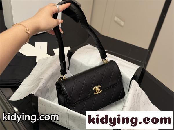 大人気♥新品CHANELシャネルショルダーバッグスーパーコピーおしゃれコーディネート-3