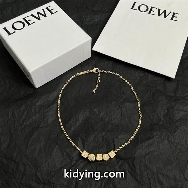 人気急上昇 ロエベ LOEWE コピー ネックレス ゴールドキューブロゴ 高級感漂う上品ジュエリー-0