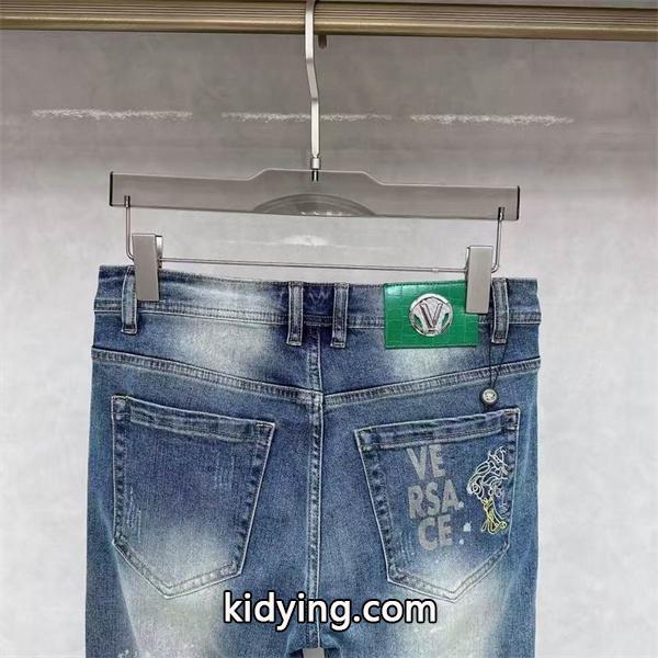 高評価人気品2025話題となる　ヴェルサーチジーンズ　コピー VERSACE__ブランド 激安(日本最大級)-7