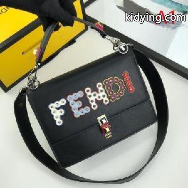 普段使いもオフィスもOK 2019秋冬におしゃれな着こなし フェンディ FENDI ハンドバッグ 3色可選_フェンディ FENDI_ブランド コピー 激安(日本最大級)-0