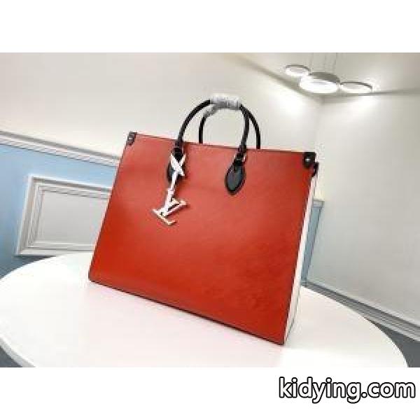 さりげなく華やかに ルイ ヴィトン LOUIS VUITTON コーデに新しさが混在する レディースバッグ 春の訪れを感じる_ルイ ヴィトン LOUIS VUITTON_ブランド コピー 激安(日本最大級)-0