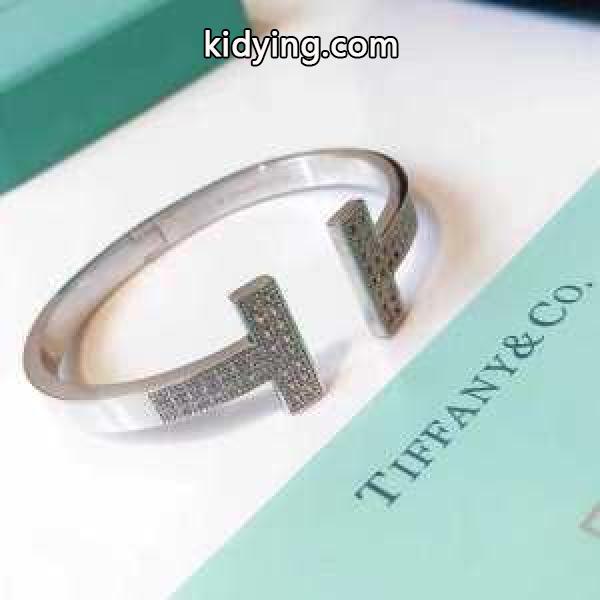 動きやすく楽チンなスタイル ティファニー Tiffany&Co 秋冬の色味が叶える華やかコーデブレスレット 冬コーデの名脇役_ティファニー Tiffany & Co_ブランド コピー 激安(日本最大級)-0