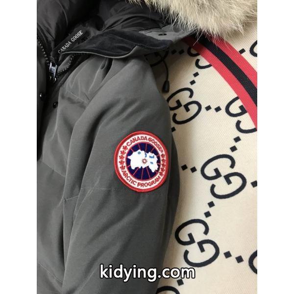 カナダグース Canada Goose 2025秋冬 ブラック ロングファーダウンコート コピー 着回し抜群-3