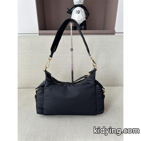 大容量❤Prada Explore プラダショルダーバッグ スーパーコピー26SS トレンド最新アイテム-1