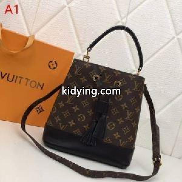 ヴィトン ショルダー バッグ コピーLOUIS VUITTON爆買い新作登場底鋲付ユニークな個性ショルダー女性３色可選-0