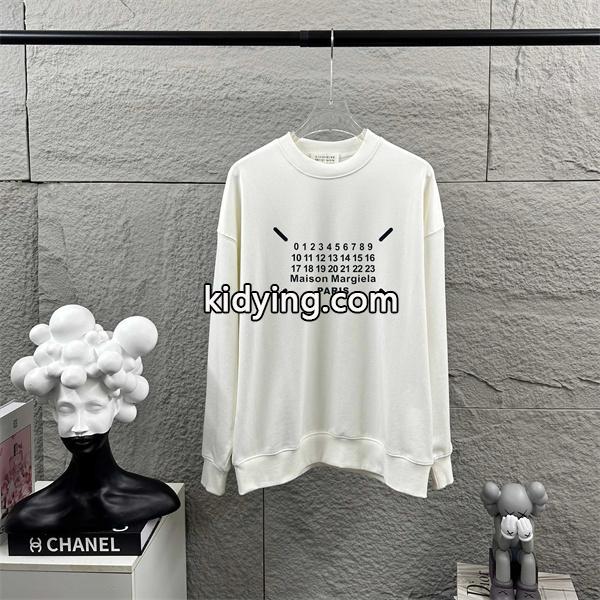 Maison Margiela 偽物 トレーナー 数字ロゴ ブラック クラシック モデル メゾンマルジェラ-0