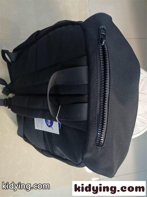 リュック ブラック 大容量 多収納 防水風 通学 ESSENTIALS ベーシック 定番 エッセンシャルズ スーパーコピー-5