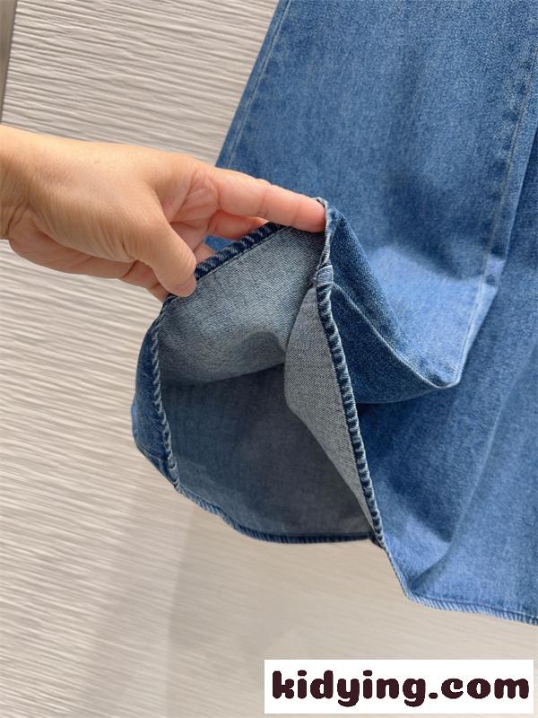 DIOR ディオール コピー ワンピース デニムデザイン クラシカルムード デイリースタイル 季節感のある装い-6