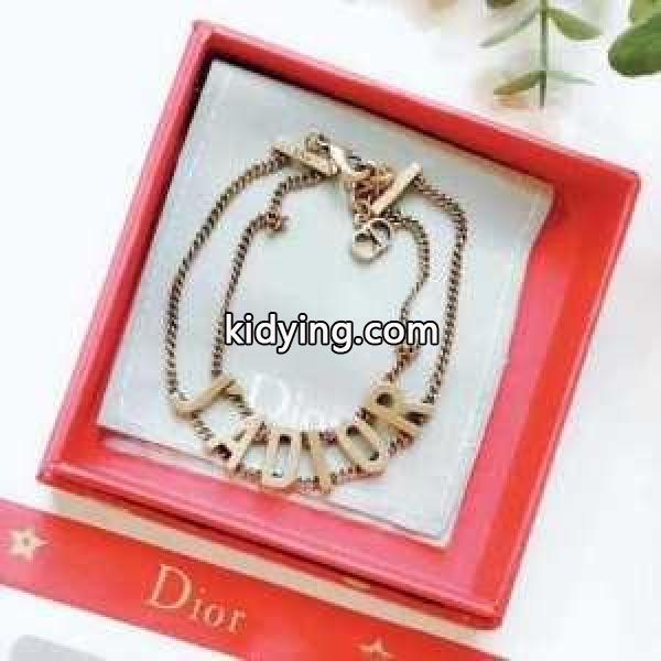 この冬欲しいスタイル ディオール DIOR 冬の最旬コーデに仕上げる ブレスレット 秋冬ファッションのマストアイテム_ディオール DIOR_ブランド コピー 激安(日本最大級)-0