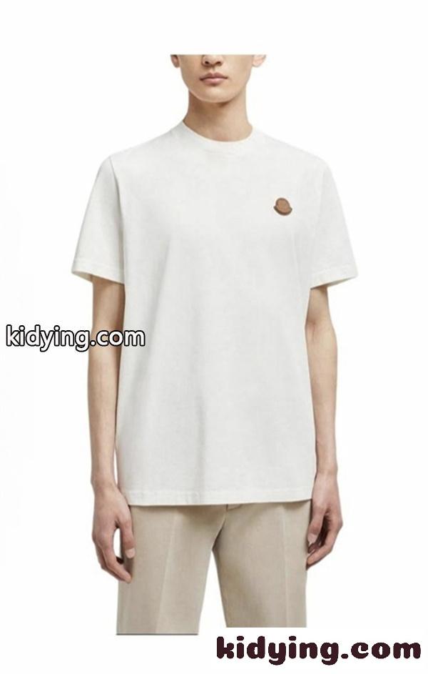 ブラック 半袖Tシャツ Moncler 胸元ミニワッペン モンクレール コピー クルーネック 無地調 メンズカジュアル-1