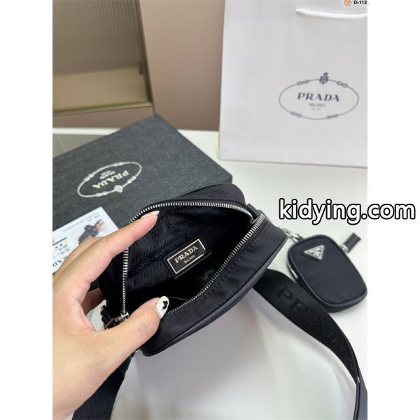 プレミアム スリムな ショルダーバッグ ブラック ベストセラー PRADA プラダ コピー-1