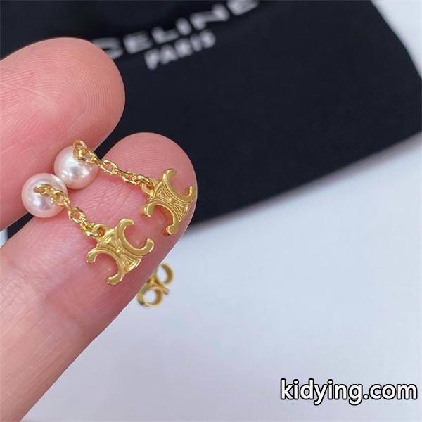 セリーヌ CELINE スーパーコピー 繊細で上品な光沢を纏う ハート＆パール ゴールドロング ピアス-1