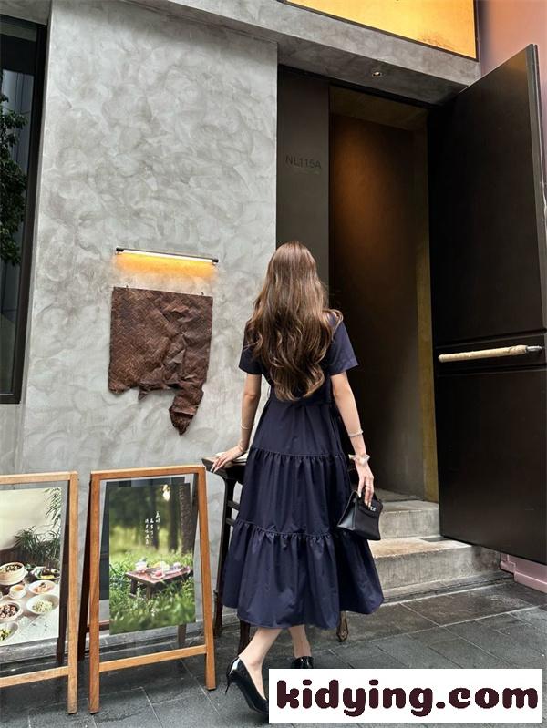 上質フェミニン ティアードロングワンピース 軽やか素材 DIOR ディオール コピー ワンピース きれいめスタイル 都会的モード感-9