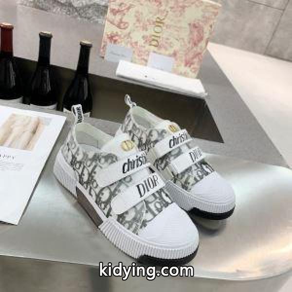 秋冬にきちんと感も漂うはスタイリング ランニングシューズ 冬ファッションと相性抜群 ディオール DIOR 上品な秋冬コーデに仕上げる_ディオール DIOR_ブランド コピー 激安(日本最大級)-0