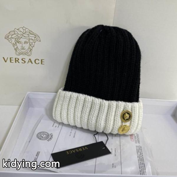 今の時季から活躍してくれる VERSACE ヴェルサーチコピー ニット帽秋冬コーデ パネルデザイン 男女兼用-0