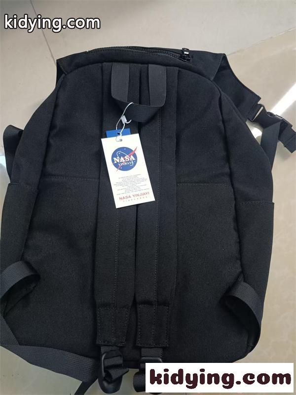 リュック ブラック 大容量 多収納 防水風 通学 ESSENTIALS ベーシック 定番 エッセンシャルズ スーパーコピー-6