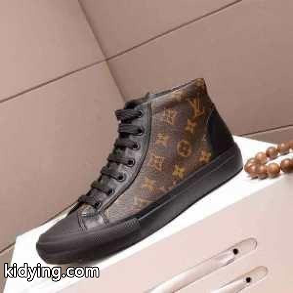 程よい抜け感を演出 ルイ ヴィトン LOUIS VUITTON 冬コーデが華やぐ本命 ランニングシューズ 冬で可愛くて楽チンな人気アイテム_ルイ ヴィトン LOUIS VUITTON_ブランド コピー 激安(日本最大級)-0