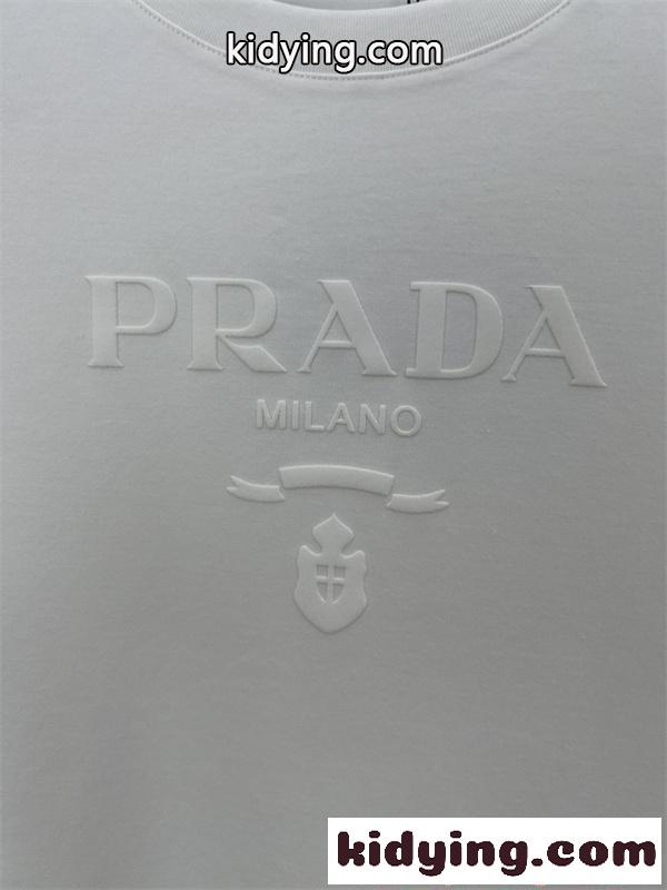 PRADA 長袖Tシャツ エンボスロゴ 立体加工 ミニマルデザイン 高級感 シンプル プラダ コピー-3