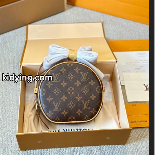 秋冬におすすめ着こなし 冬のおしゃれをレベルアップ ルイ ヴィトン LOUIS VUITTON 斜め掛けバッグ__ブランド コピー 激安(日本最大級)-0