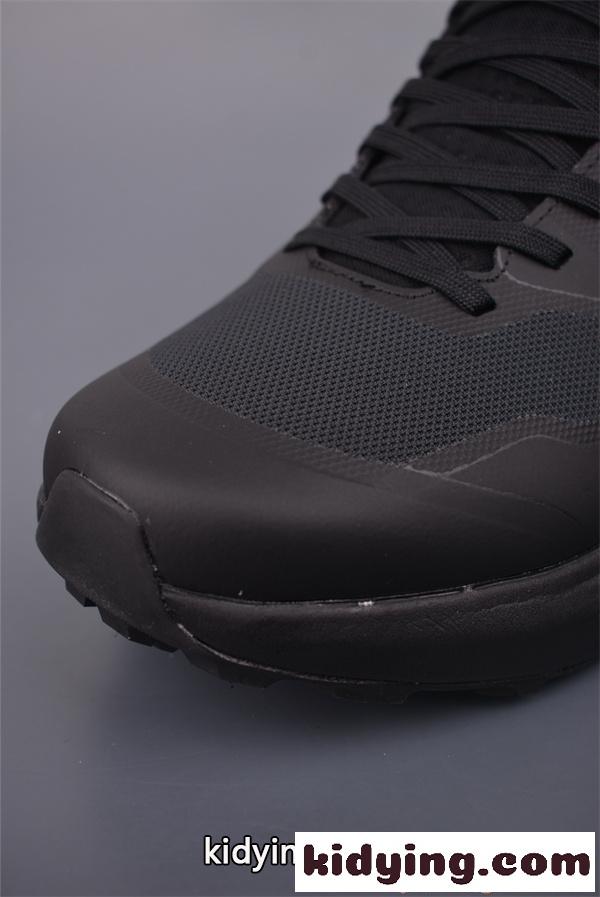 ARCTERYX ブラック スニーカー ロゴアクセント アークテリクス スーパーコピー 軽量設計 アクテ ィブ-5